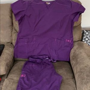 WonderFlex 2x Scrub Set in GUC.